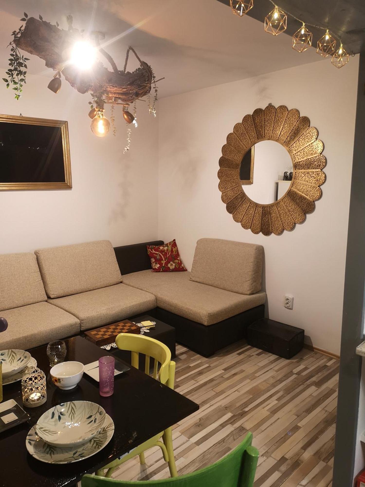 Little Modern Folk Apt Lägenhet Vălenii de Munte Exteriör bild