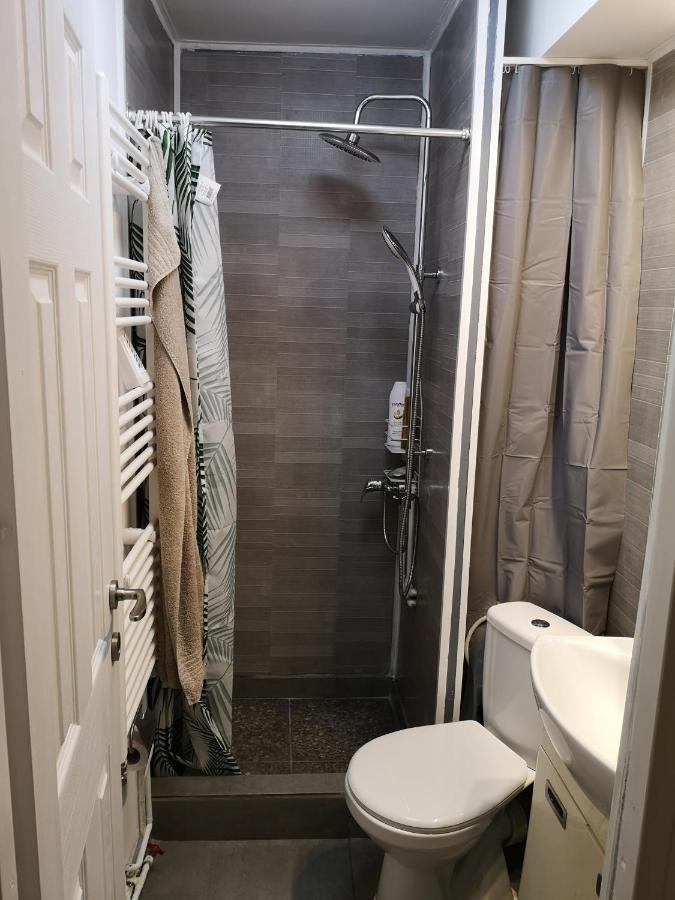Little Modern Folk Apt Lägenhet Vălenii de Munte Exteriör bild